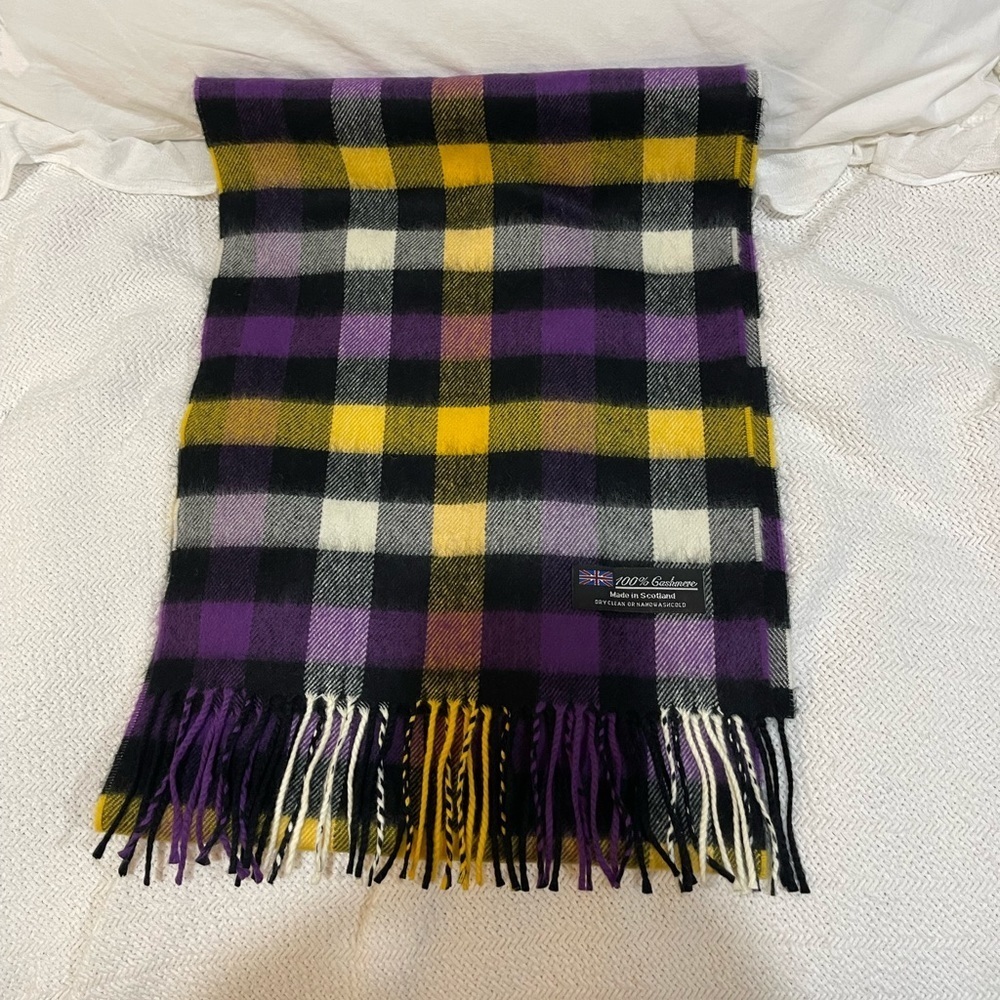 100% cashmere scarf unisex 62L-12W new without tags made in Scotland
